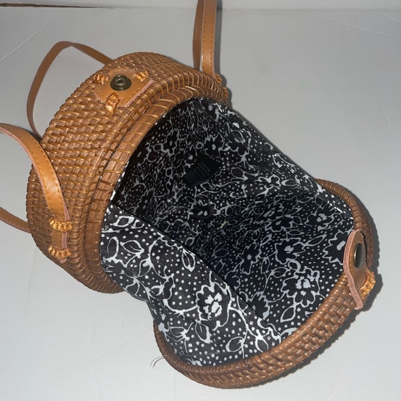 Wicker Urban Outfitters Circle Purse - Picture 3 of 5